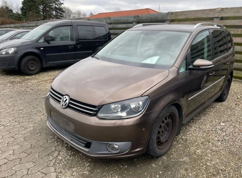 VW Touran DSG 1.6TDI , снимка 1 - Автомобили и джипове - 49522223