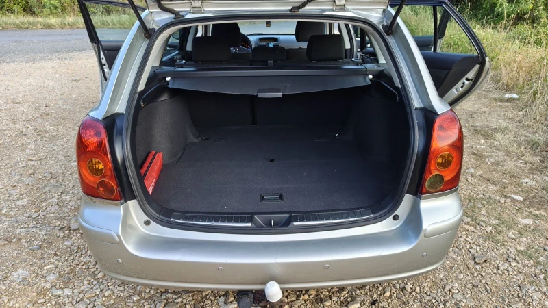 Toyota Avensis 2.0 , снимка 10 - Автомобили и джипове - 50490015