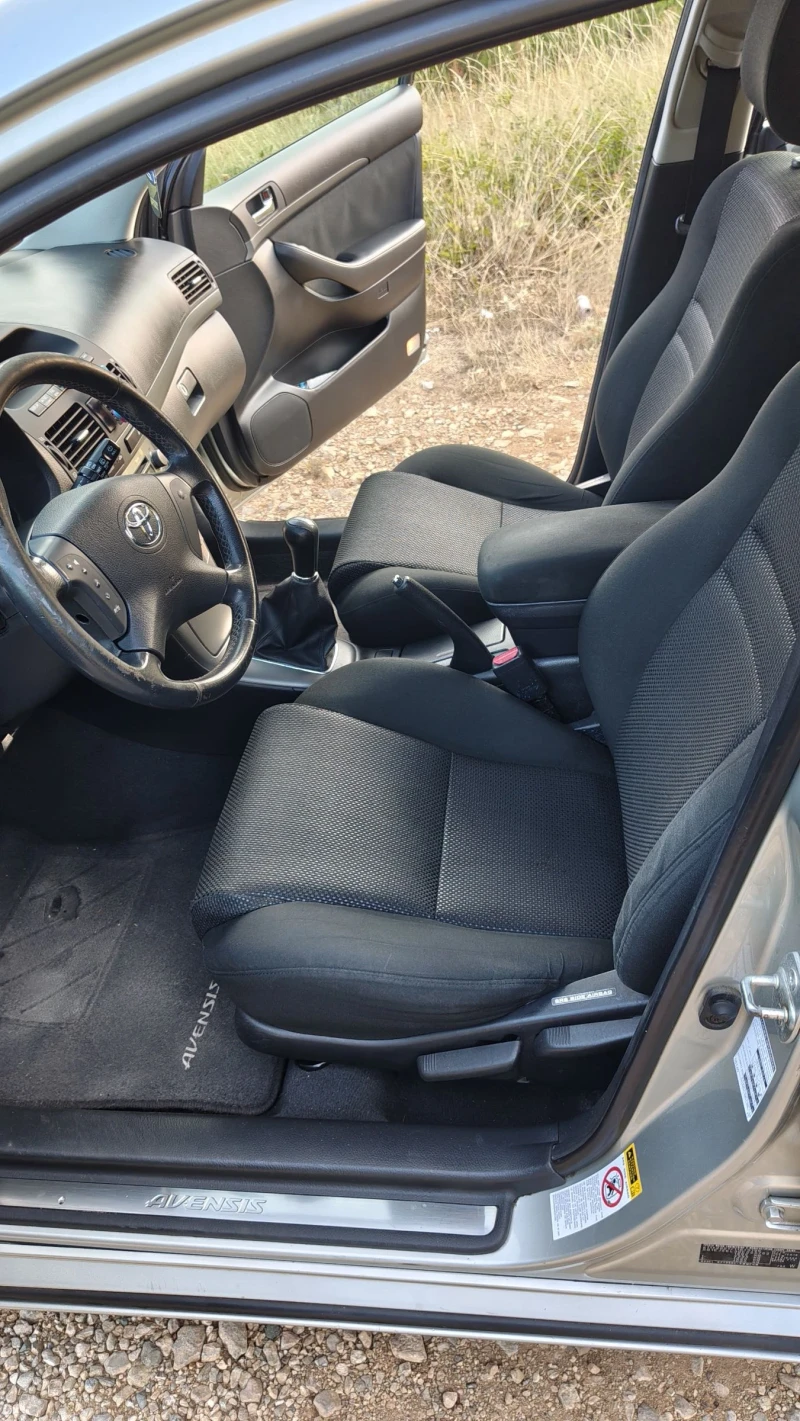 Toyota Avensis 2.0 , снимка 12 - Автомобили и джипове - 50490015
