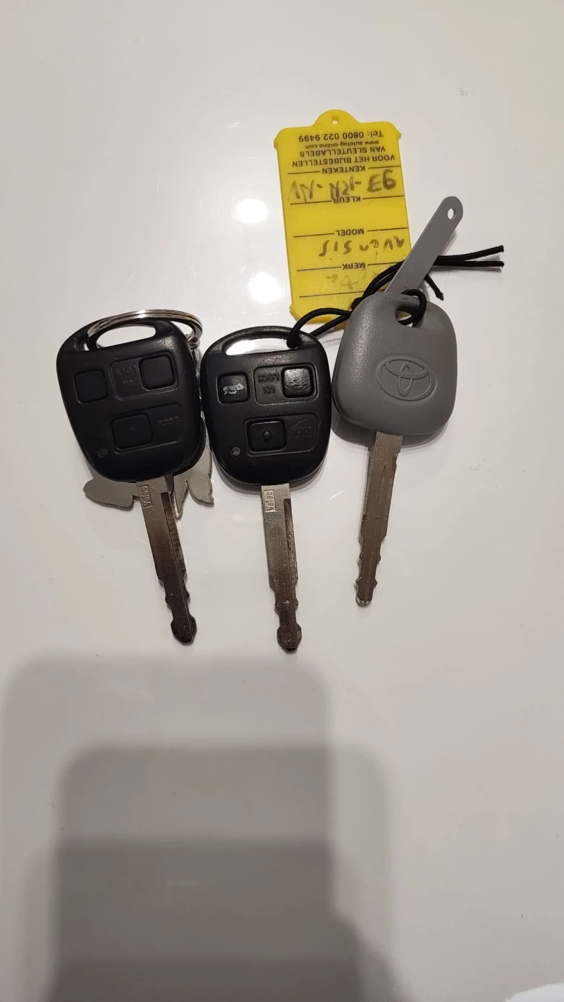 Toyota Avensis 2.0 , снимка 15 - Автомобили и джипове - 50490015