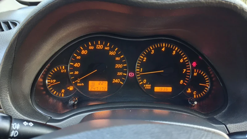 Toyota Avensis 2.0 , снимка 8 - Автомобили и джипове - 50490015