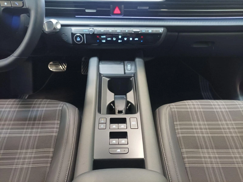 Hyundai Ioniq 6 FIRST EDITION 4WD MATRIX-LED HEAD UP CAMERA , снимка 11 - Автомобили и джипове - 51508596
