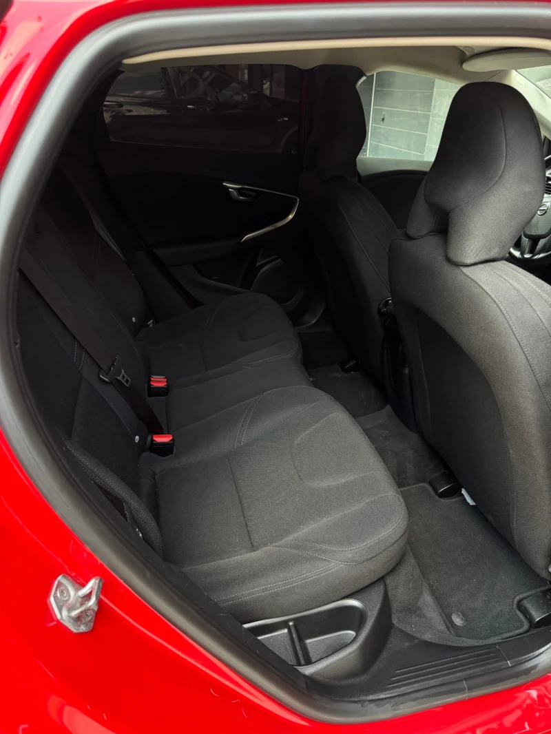 Volvo V40 2.0 d 150ps automatik, снимка 7 - Автомобили и джипове - 52677975