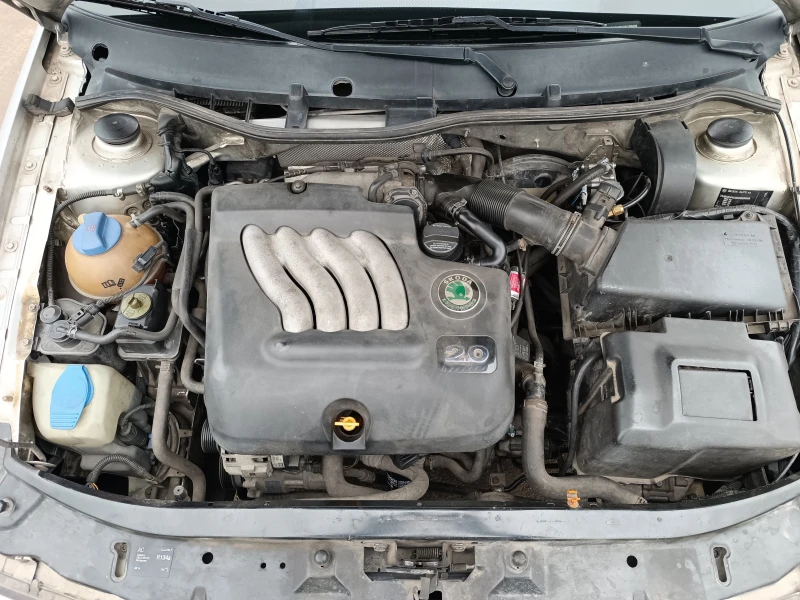 Skoda Octavia 2.0i, снимка 10 - Автомобили и джипове - 52856643