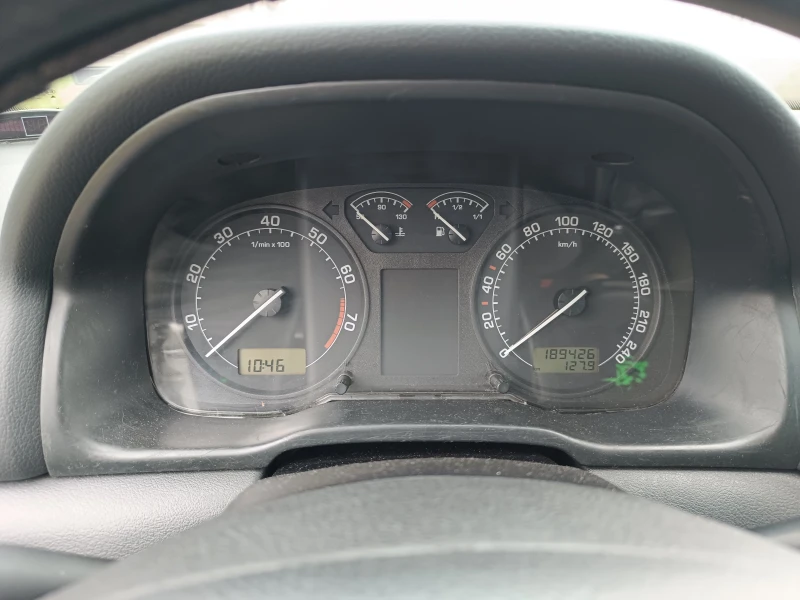 Skoda Octavia 2.0i, снимка 9 - Автомобили и джипове - 52856643