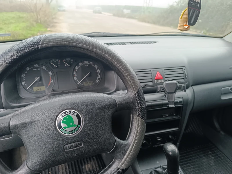 Skoda Octavia 2.0i, снимка 8 - Автомобили и джипове - 52856643