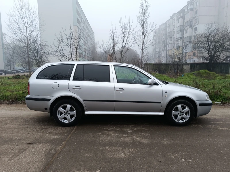 Skoda Octavia 2.0i, снимка 3 - Автомобили и джипове - 52856643