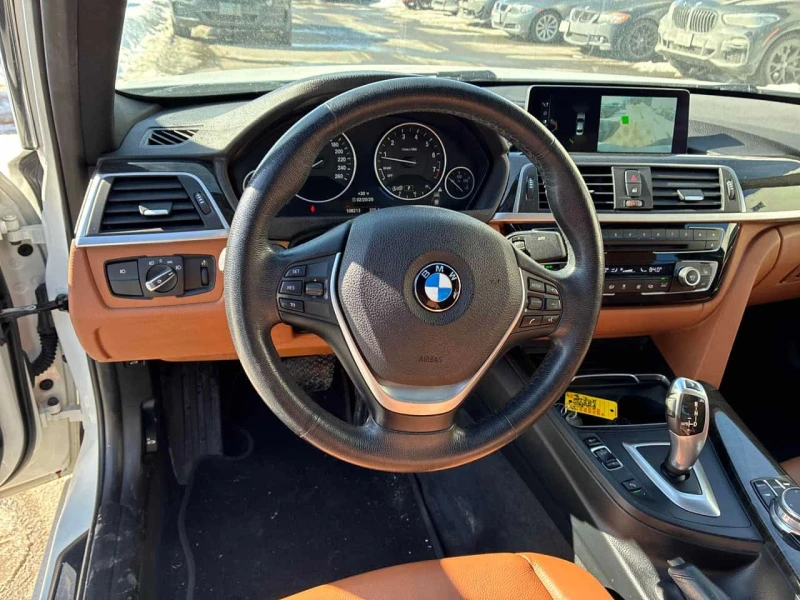 BMW 330 i xDrive/CARFAX/ШИБИДАХ/ПРЕДСТАВИТЕЛСТВО НА BMW, снимка 12 - Автомобили и джипове - 53585577