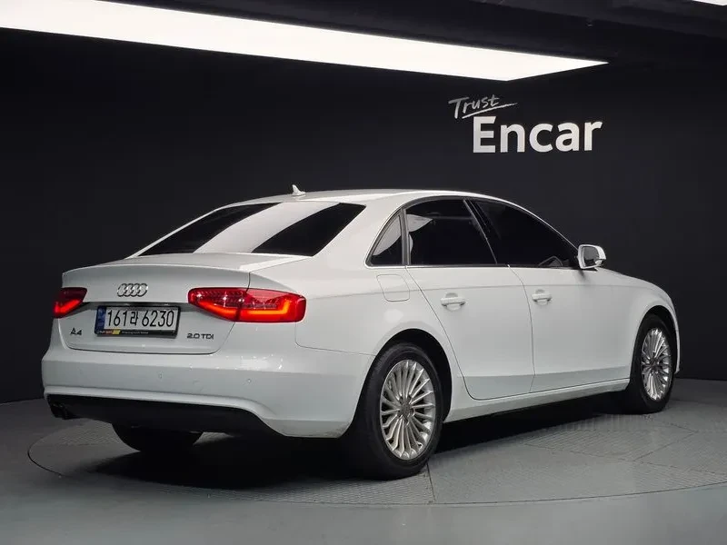 Audi A4 2.0 TDI, снимка 2 - Автомобили и джипове - 53678088