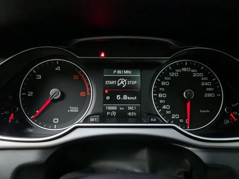 Audi A4 2.0 TDI, снимка 8 - Автомобили и джипове - 53678088