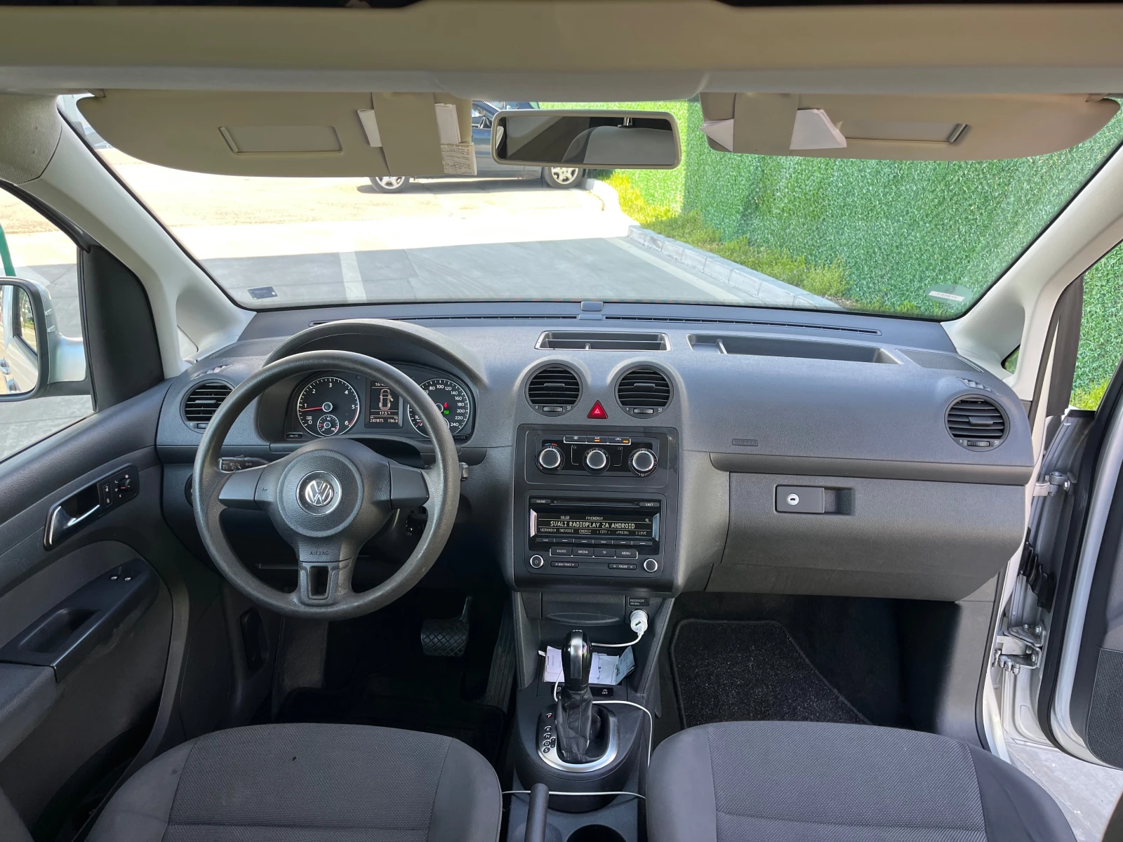 VW Caddy 1.6TDI, АВТОМАТ EURO5, снимка 15 - Автомобили и джипове - 53637327