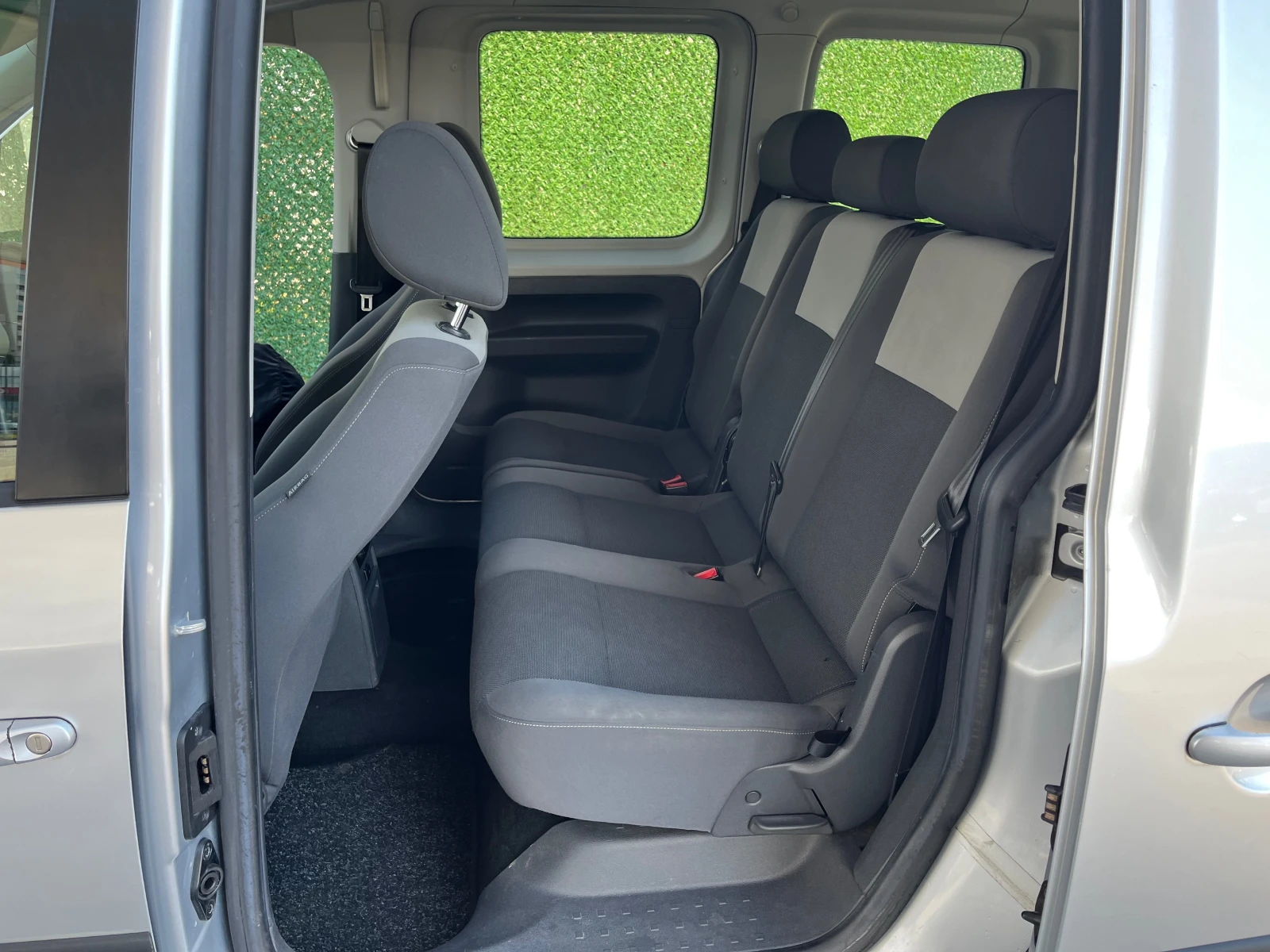 VW Caddy 1.6TDI, АВТОМАТ EURO5, снимка 8 - Автомобили и джипове - 53637327