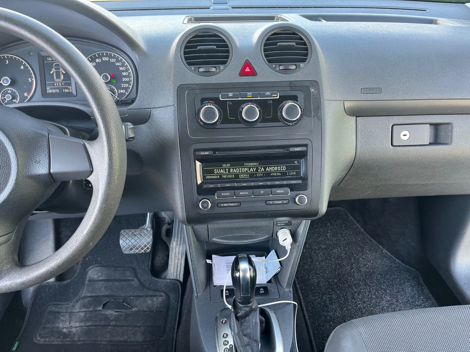 VW Caddy 1.6TDI, АВТОМАТ EURO5, снимка 14 - Автомобили и джипове - 53637327