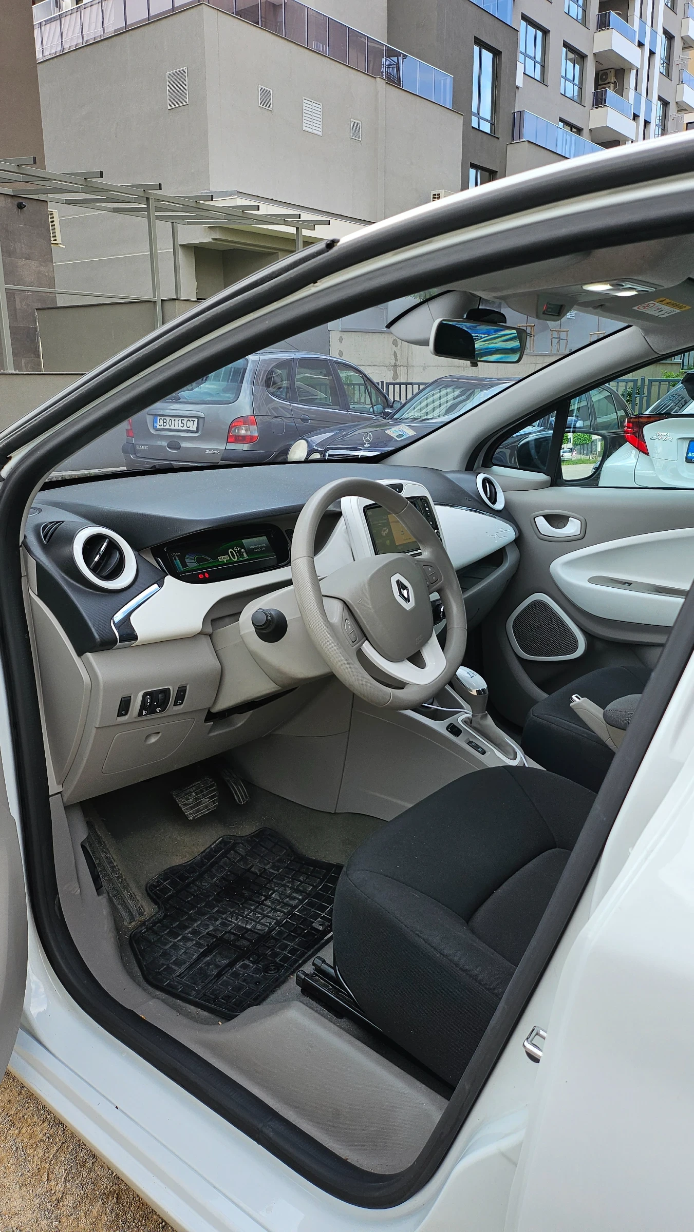 Renault Zoe R240 / 22kW / Carplay / Собствена батерия, снимка 12 - Автомобили и джипове - 54793613