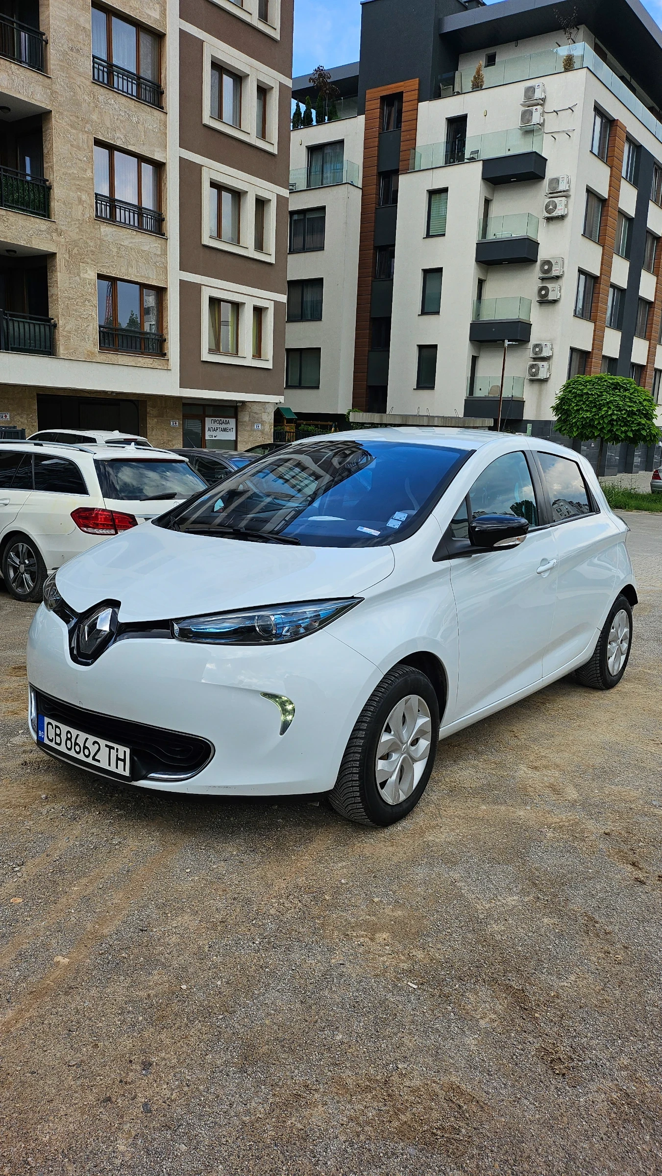 Renault Zoe R240 / 22kW / Carplay / Собствена батерия, снимка 2 - Автомобили и джипове - 54793613