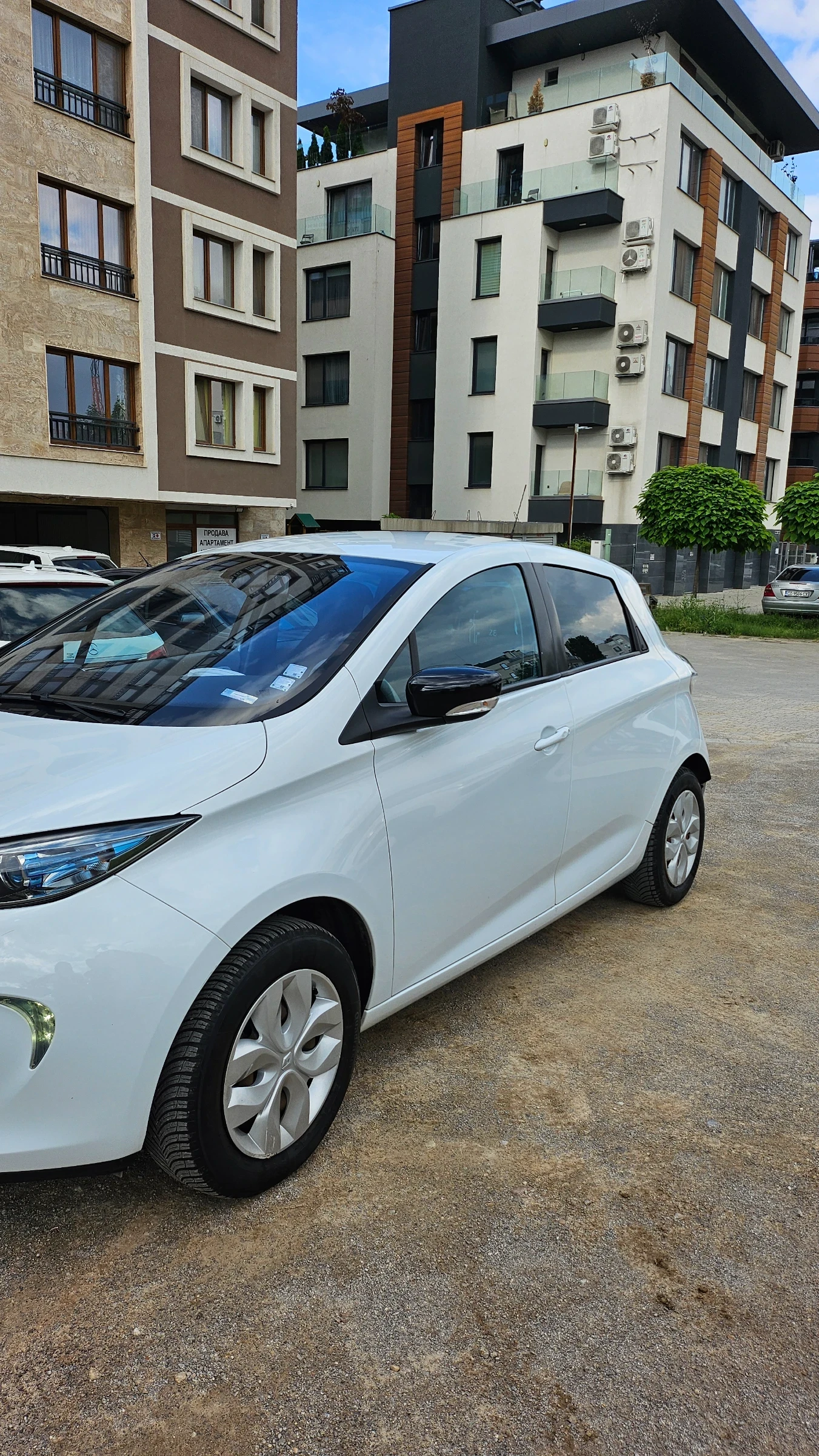 Renault Zoe R240 / 22kW / Carplay / Собствена батерия, снимка 3 - Автомобили и джипове - 54793613