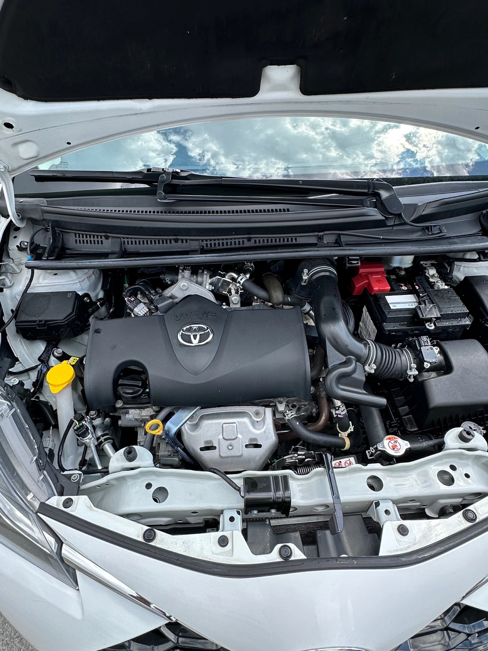 Toyota Yaris FACELIFT ШВЕЙЦАРИЯ, снимка 13 - Автомобили и джипове - 55393045