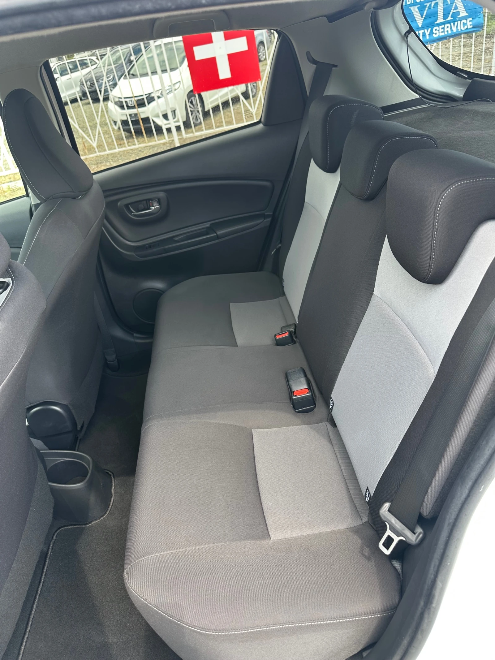 Toyota Yaris FACELIFT ШВЕЙЦАРИЯ, снимка 11 - Автомобили и джипове - 55393045