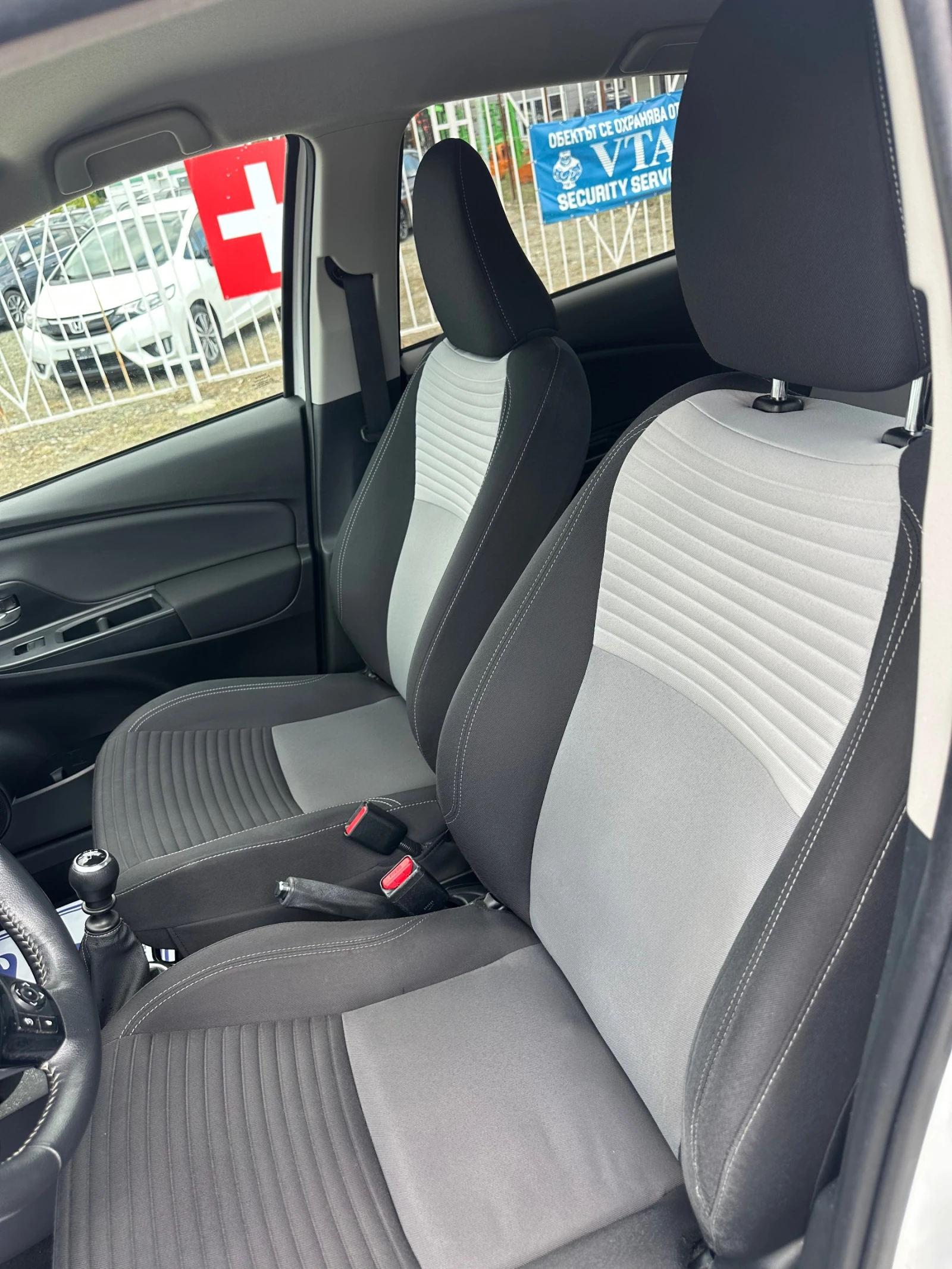 Toyota Yaris FACELIFT ШВЕЙЦАРИЯ, снимка 8 - Автомобили и джипове - 55393045