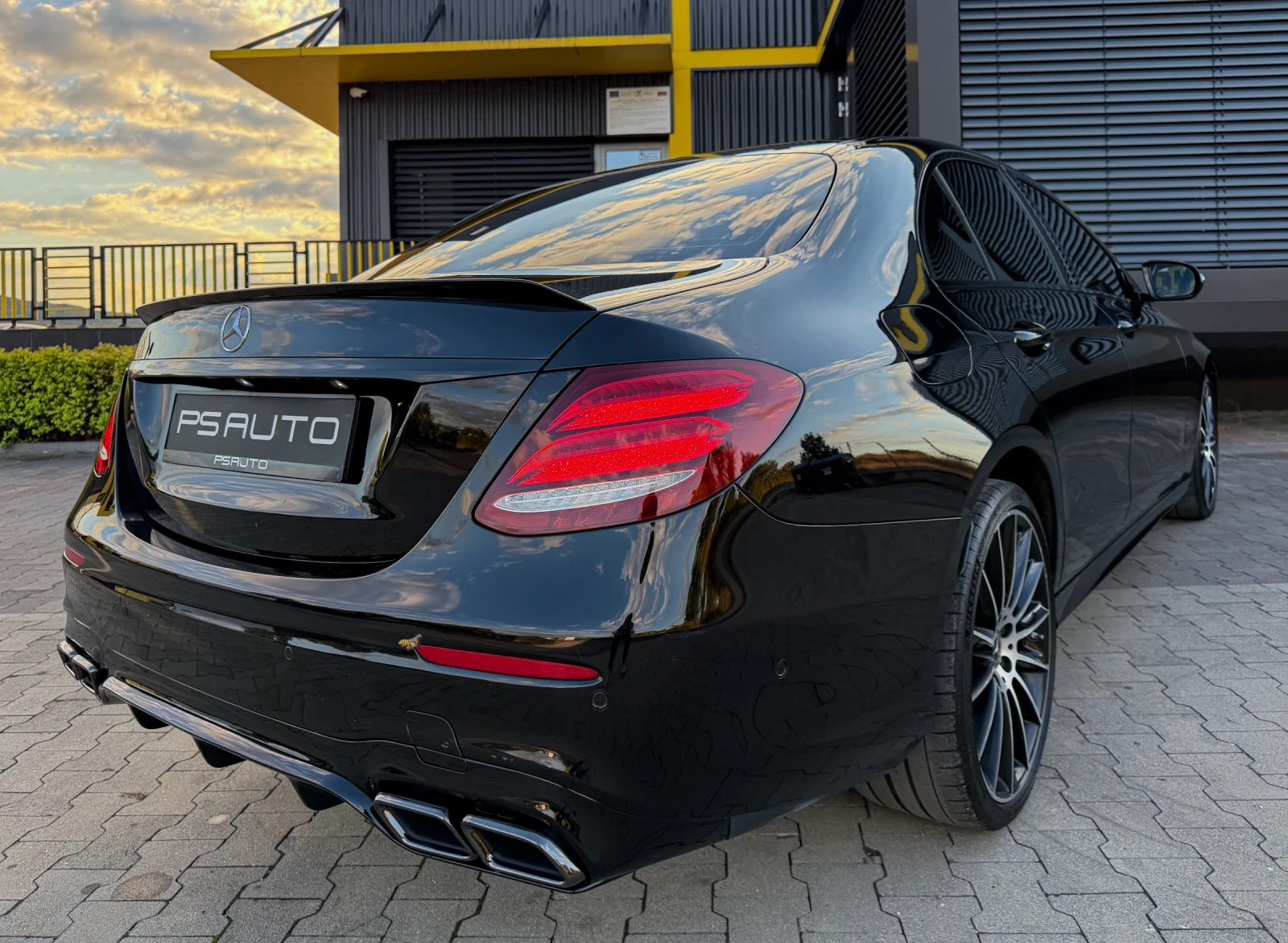 Mercedes-Benz E 350 AMG Line / MultiBeam / 4x4 / Burmester / Дистроник, снимка 6 - Автомобили и джипове - 56248546