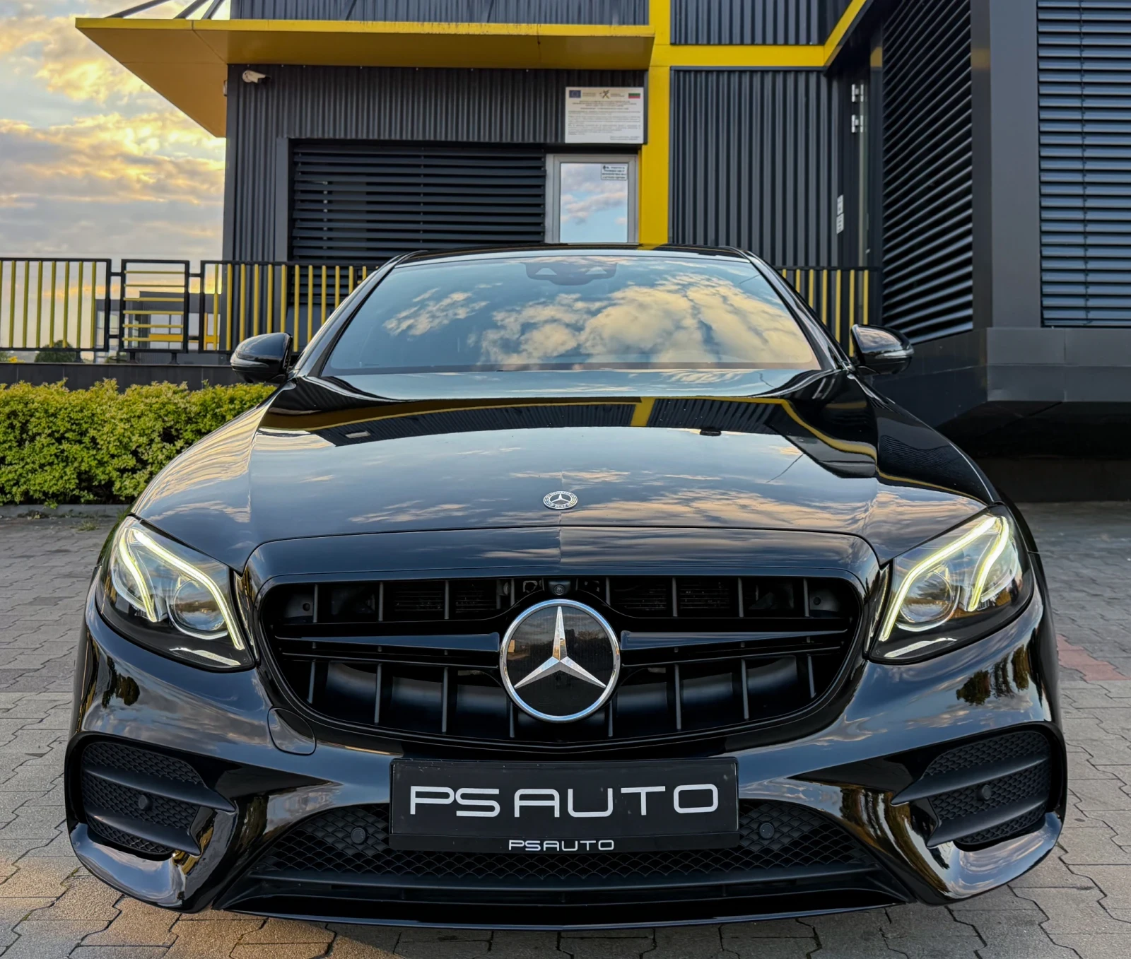 Mercedes-Benz E 350 AMG Line / MultiBeam / 4x4 / Burmester / Дистроник, снимка 2 - Автомобили и джипове - 56248546