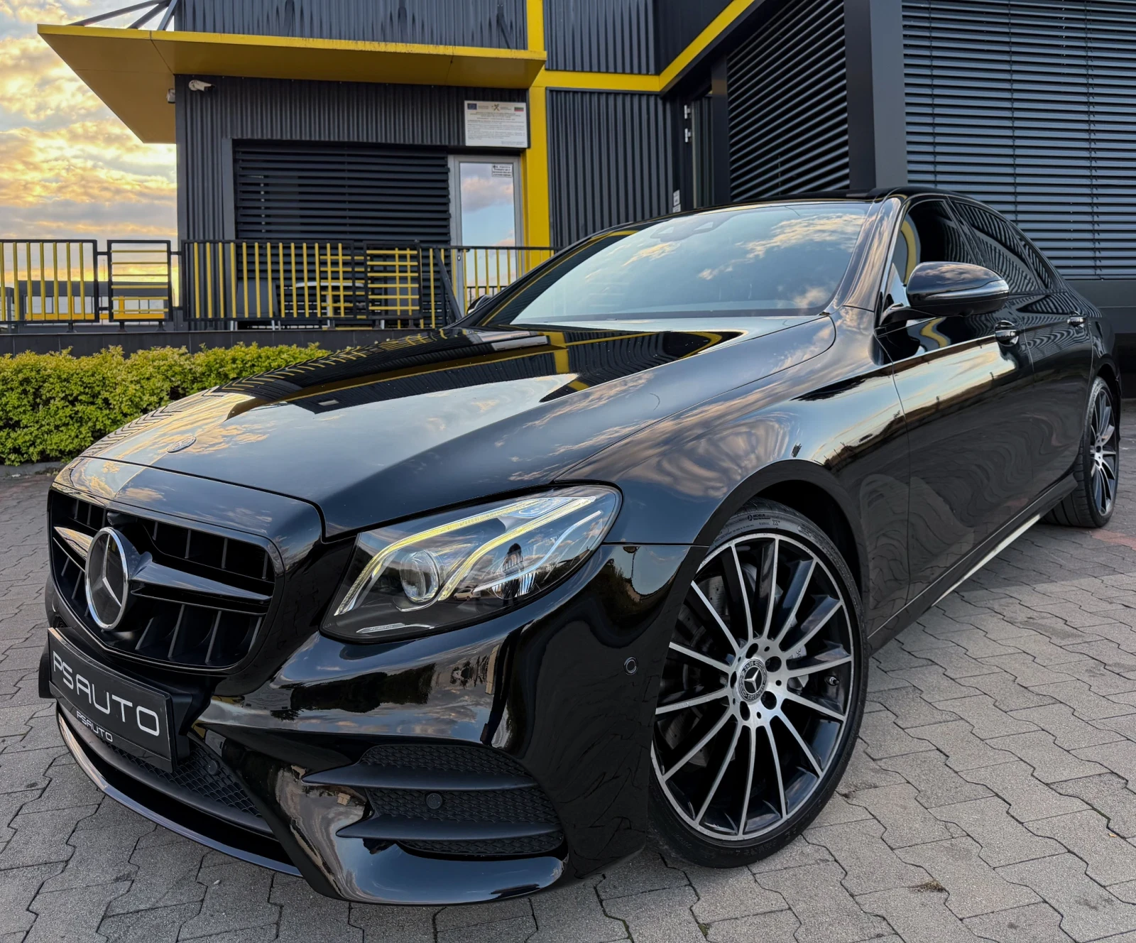 Mercedes-Benz E 350 AMG Line / MultiBeam / 4x4 / Burmester / Дистроник