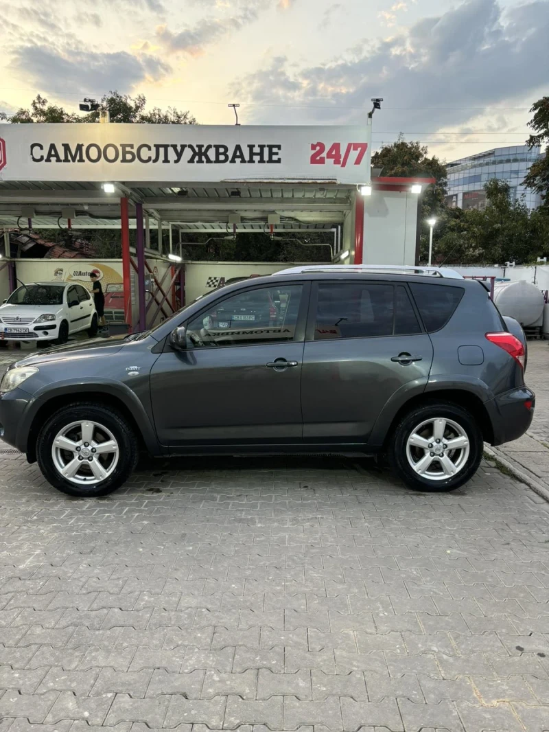 Toyota Rav4, снимка 8 - Автомобили и джипове - 48555688