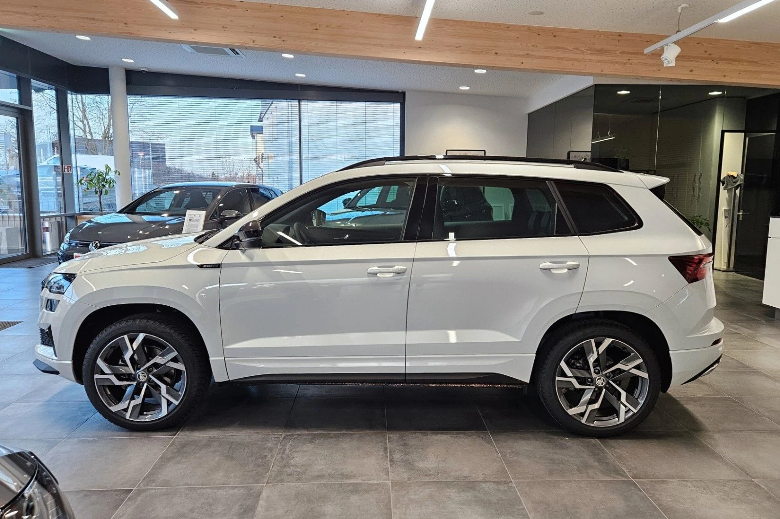 Skoda Karoq 2.0 TDI DSG 4x4 Sportline  - изображение 7