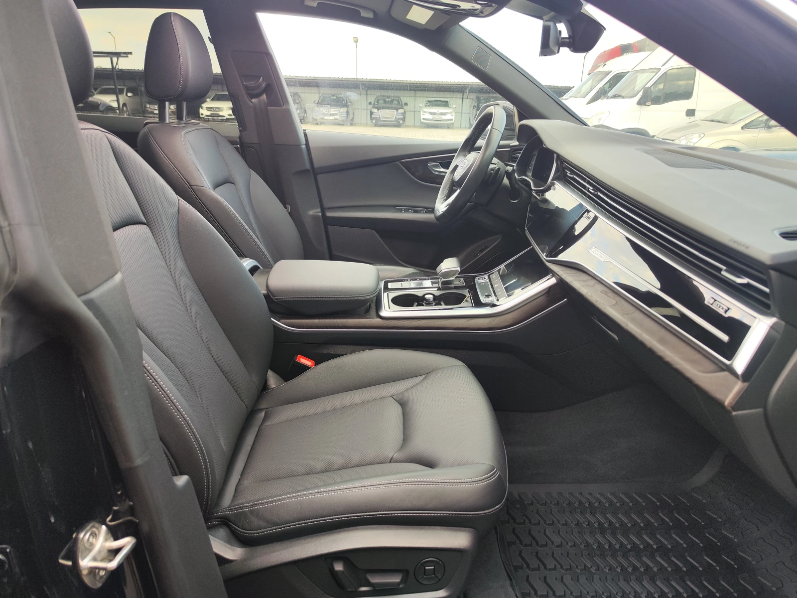 Audi Q8 SLINE* PANORAMA* PODGREV* OBDUH* LINEASIST* LIZING - изображение 9