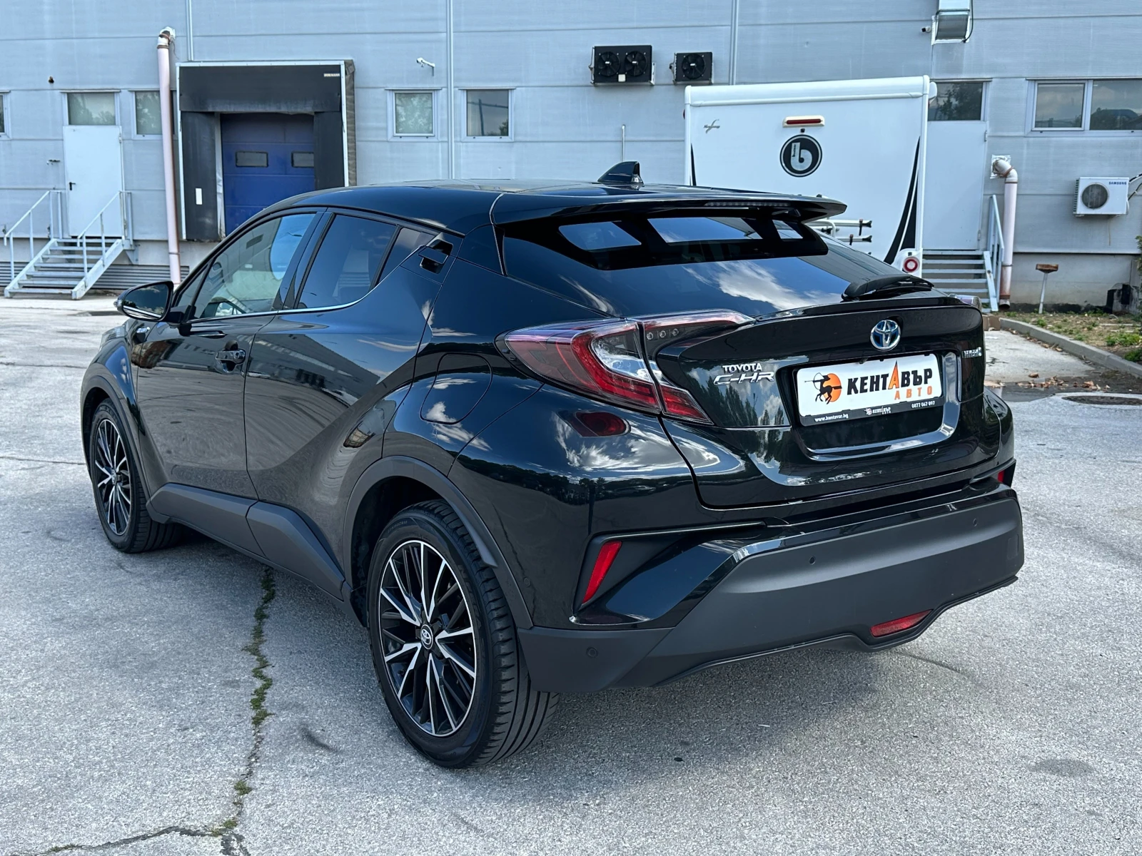 Toyota C-HR 1.8 Hybrid 98 к.с. - изображение 3