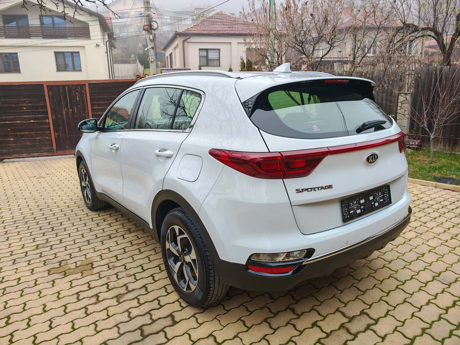 Kia Sportage 1.6CRDI-КАМЕРА-Car Play-Android Auto - изображение 6