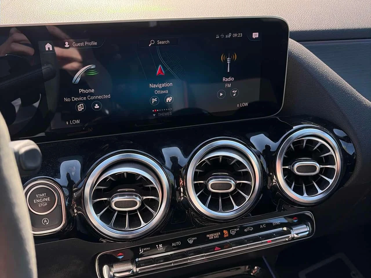 Mercedes-Benz GLA 35 AMG| DISTRONIC| 360| PANO| ПОДГРЕВИ| CARFAX, снимка 9 - Автомобили и джипове - 54757011