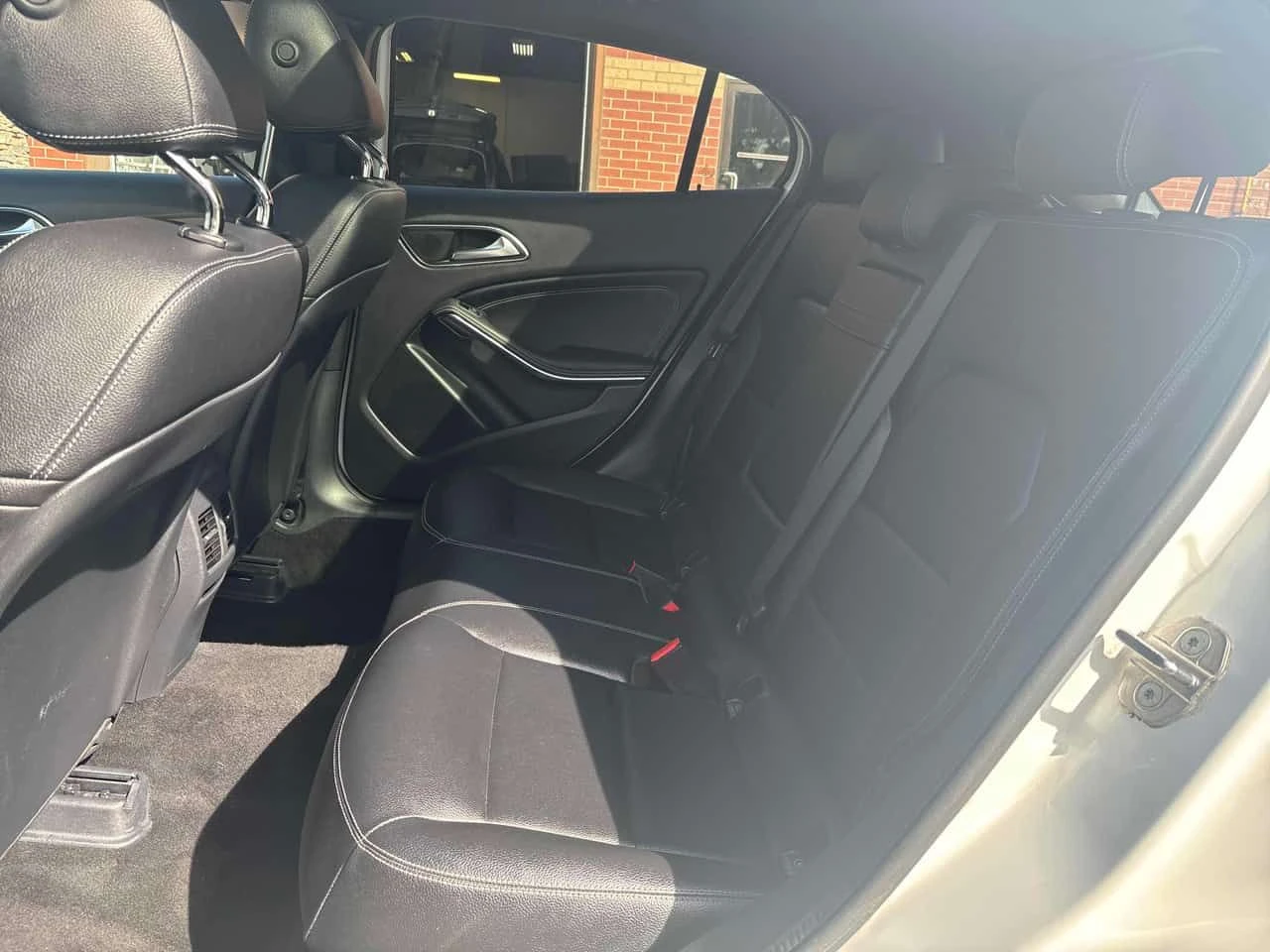 Mercedes-Benz GLA 250 PANO| ПОДГРЕВИ| ПАМЕТ| 2 КЛЮЧА| , снимка 17 - Автомобили и джипове - 55293814