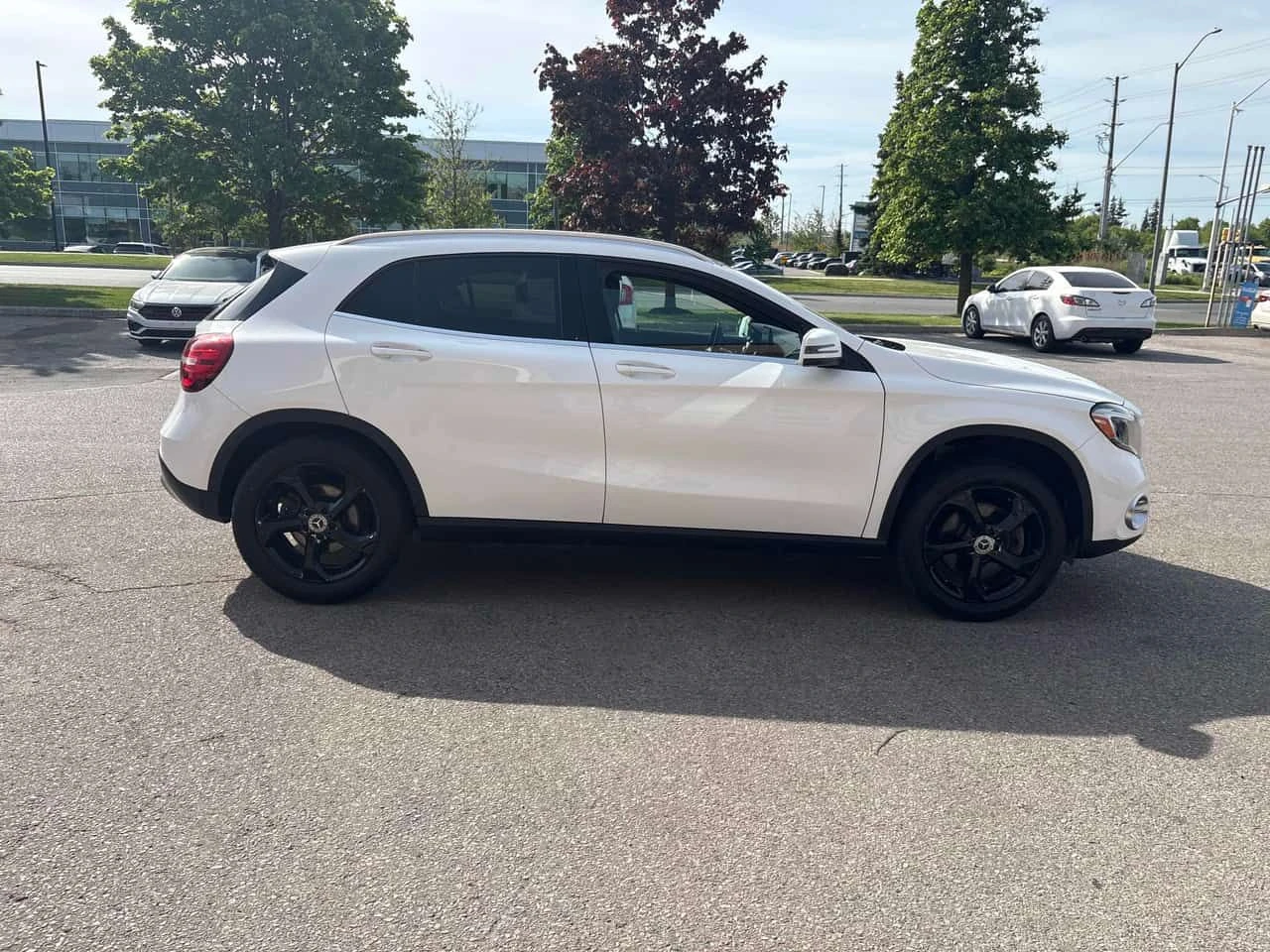 Mercedes-Benz GLA 250 PANO| ПОДГРЕВИ| ПАМЕТ| 2 КЛЮЧА| , снимка 3 - Автомобили и джипове - 55293814