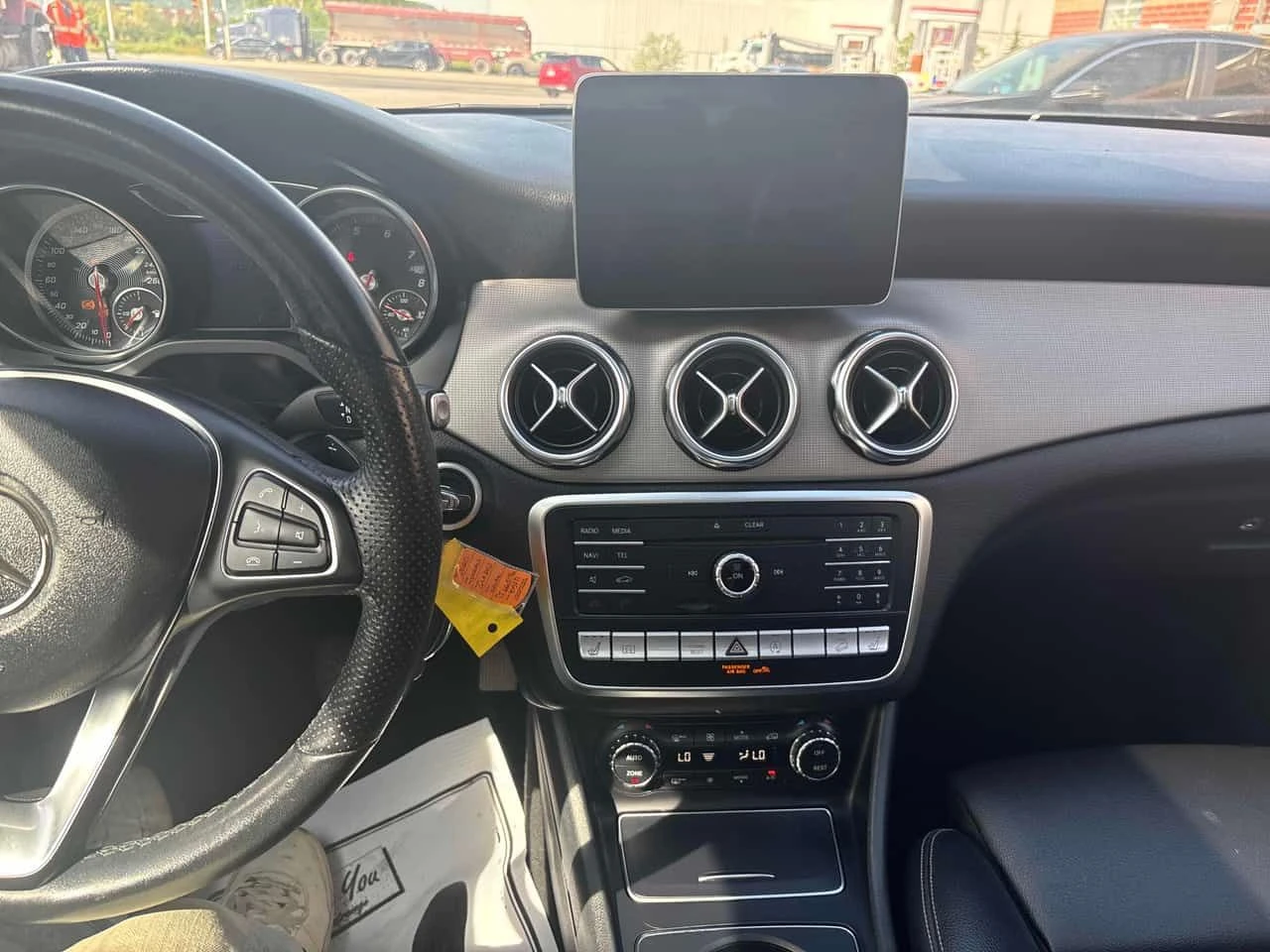 Mercedes-Benz GLA 250 PANO| ПОДГРЕВИ| ПАМЕТ| 2 КЛЮЧА| , снимка 8 - Автомобили и джипове - 55293814