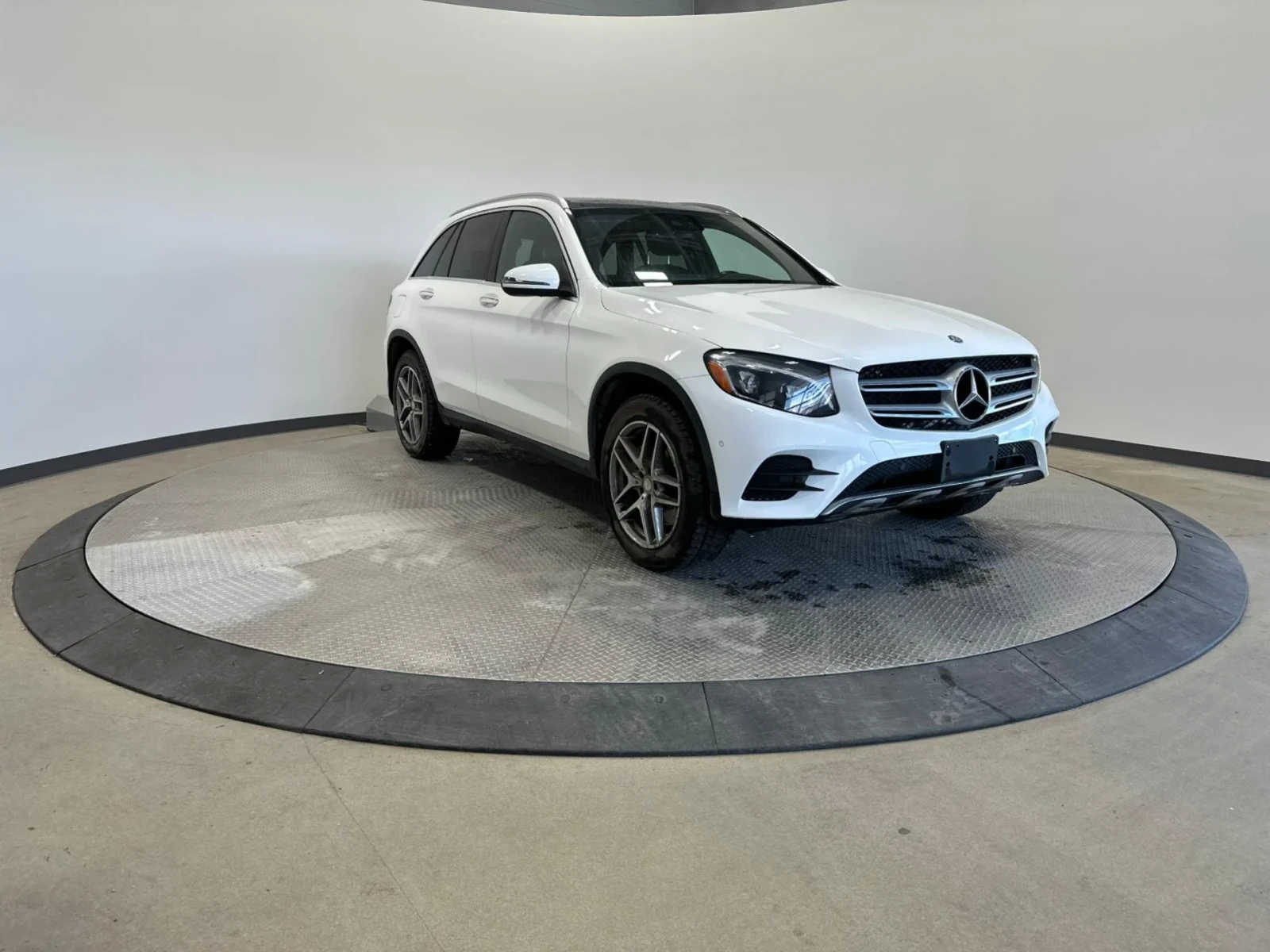 Mercedes-Benz GLC 300 AMG* LINE* ПОДГРЕВ* КАМЕРА* КЕЙЛЕС* ПАНОРАМА* , снимка 3 - Автомобили и джипове - 55605033