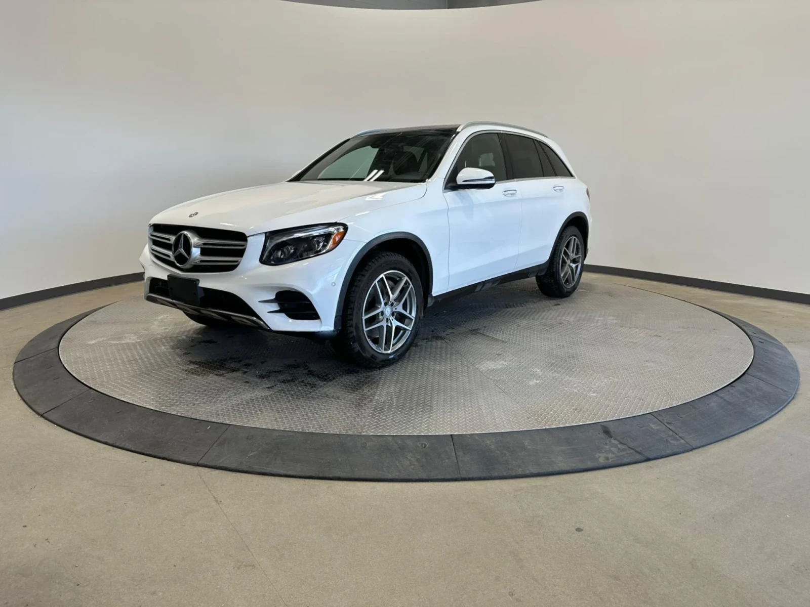 Mercedes-Benz GLC 300 AMG* LINE* ПОДГРЕВ* КАМЕРА* КЕЙЛЕС* ПАНОРАМА* 