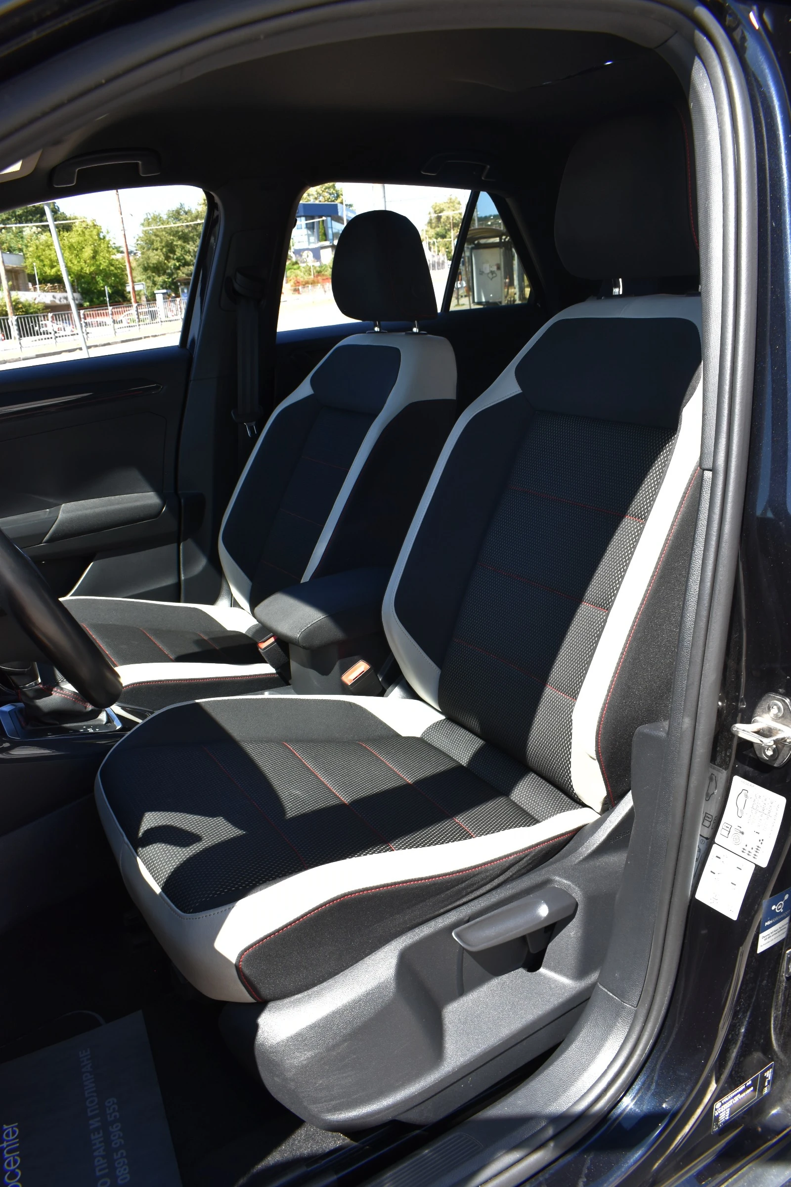 VW T-Roc 2.0TDI* FACELIFT* LED* DIGITAL* DISSTRONIC* LINE-A, снимка 10 - Автомобили и джипове - 55890196