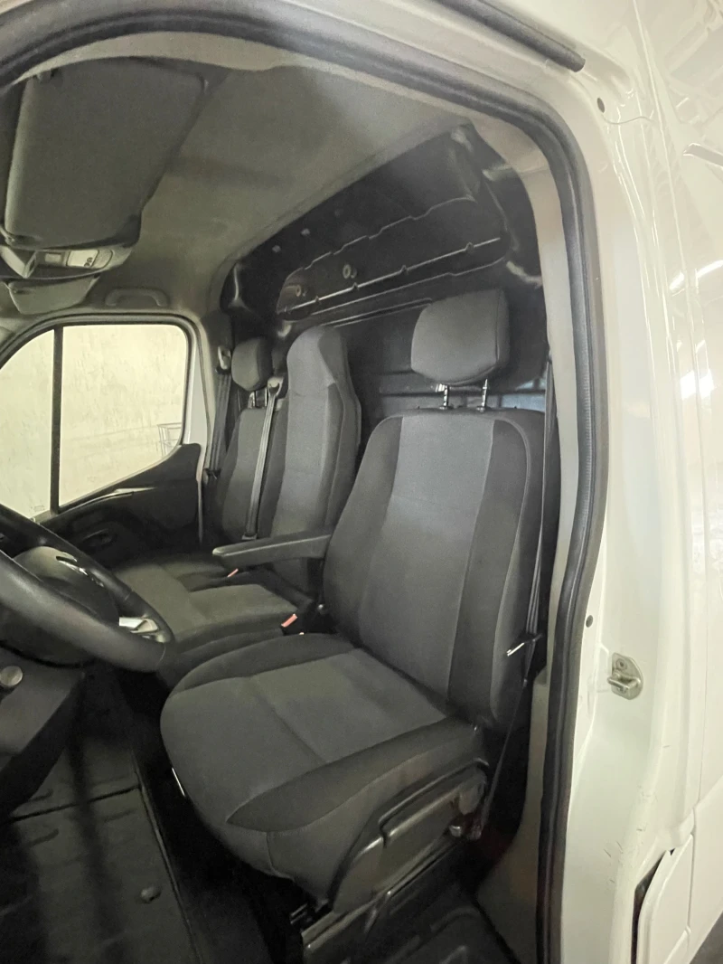 Renault Master T35/2.3/клима/преден и заден парктр/6ск/автопилот/, снимка 11 - Бусове и автобуси - 52943737