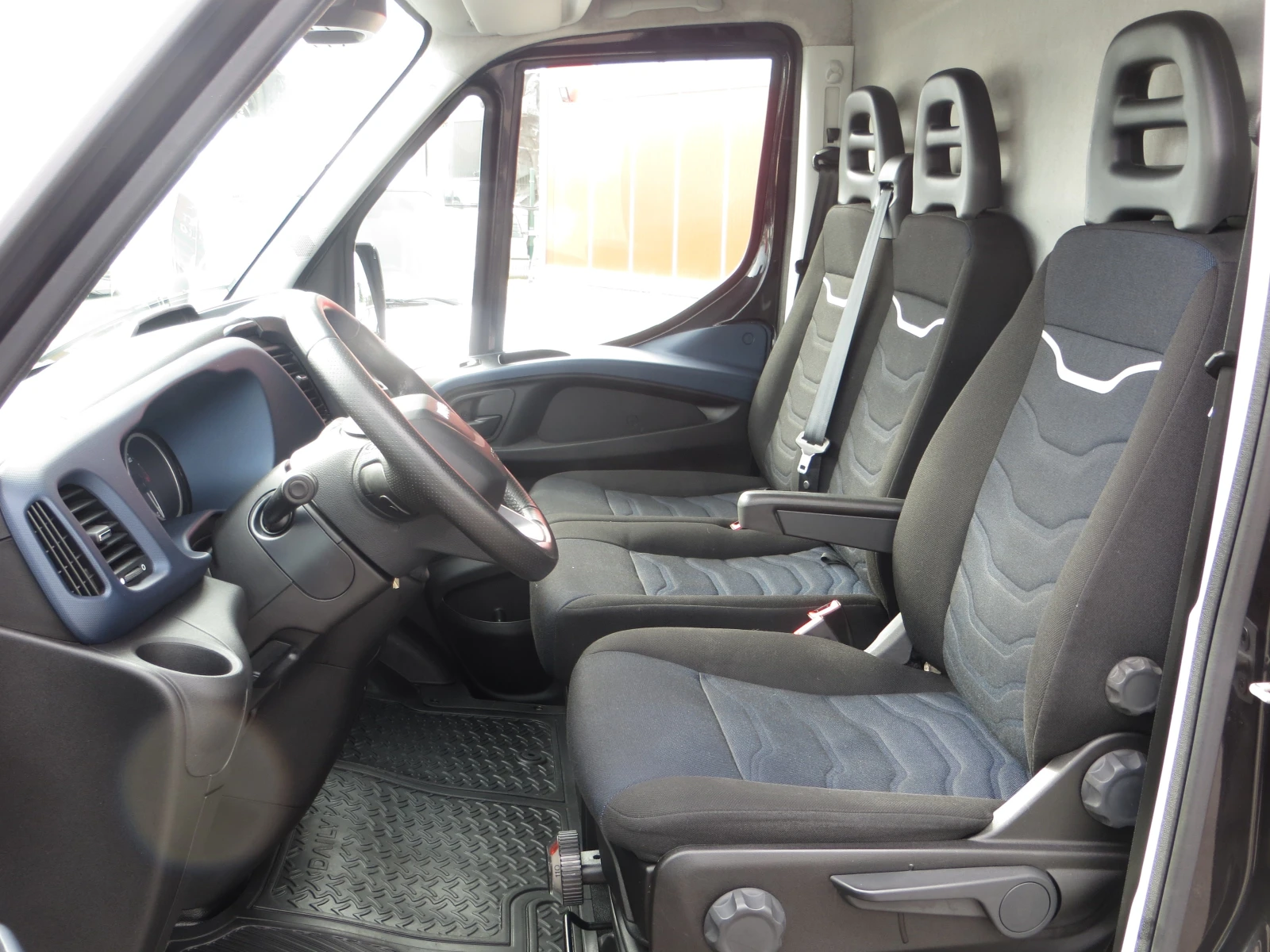 Iveco Daily 35C18 - изображение 7