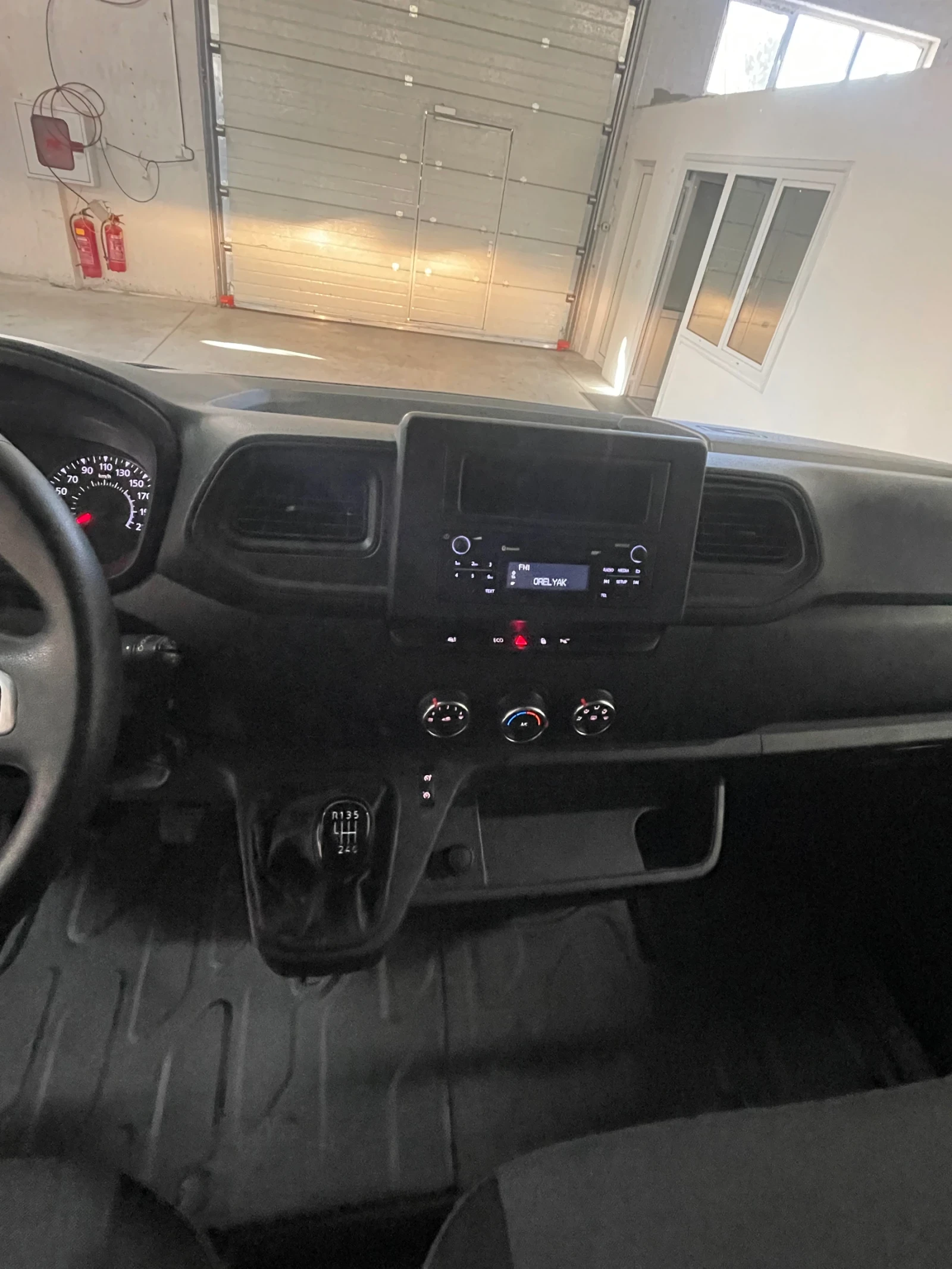 Renault Master T35/2.3/клима/преден и заден парктр/6ск/автопилот/ - изображение 10