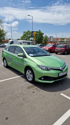 Toyota Auris Hybrid + ГАЗ, снимка 3