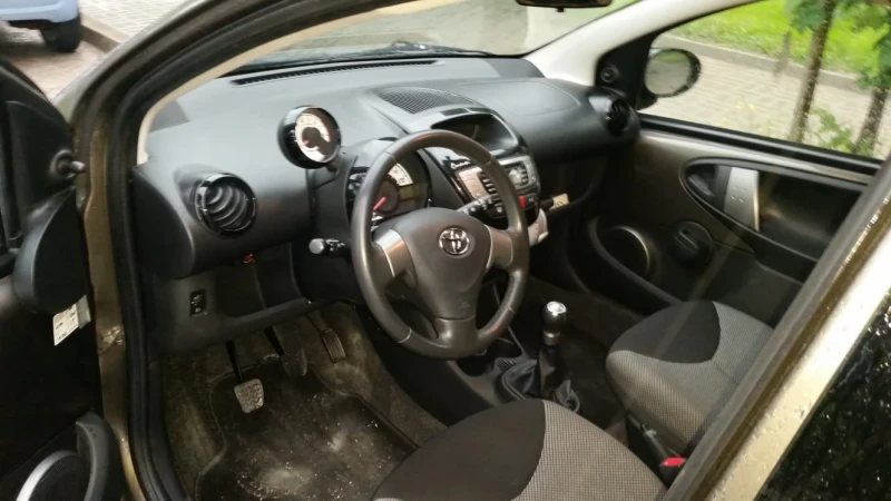 Toyota Aygo Айго, снимка 8 - Автомобили и джипове - 47410298