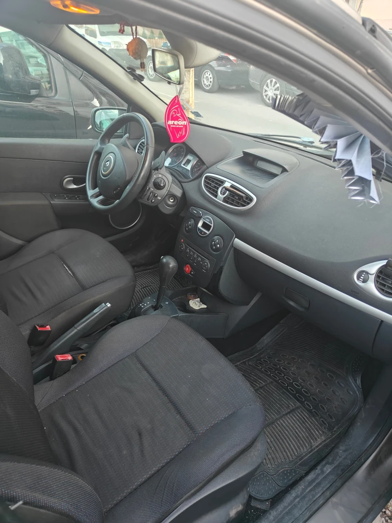 Renault Clio 1.6 I, снимка 5 - Автомобили и джипове - 47645109