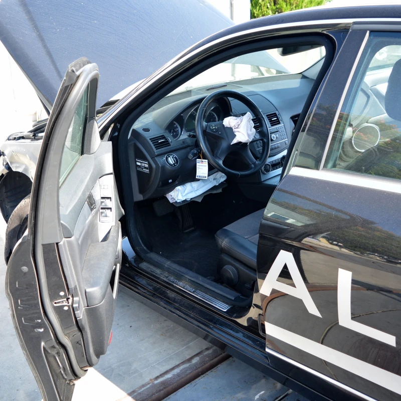 Mercedes-Benz C 180 1.8 CGI, снимка 7 - Автомобили и джипове - 51293444