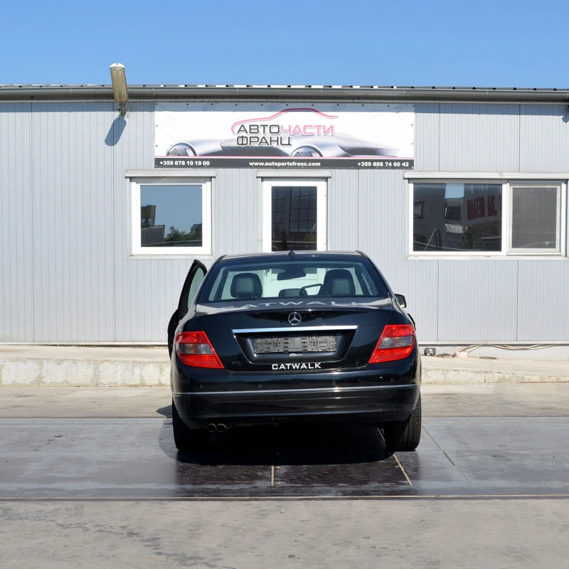 Mercedes-Benz C 180 1.8 CGI, снимка 4 - Автомобили и джипове - 51293444