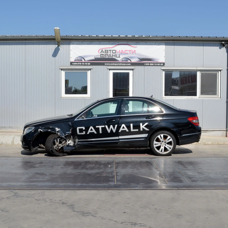 Mercedes-Benz C 180 1.8 CGI, снимка 3 - Автомобили и джипове - 51293444