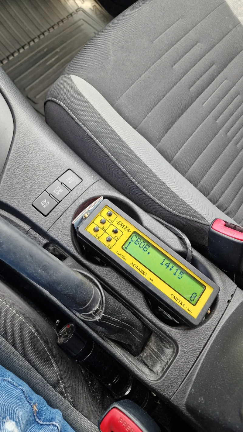 Toyota Auris Hybrid + ГАЗ, снимка 11 - Автомобили и джипове - 52514447