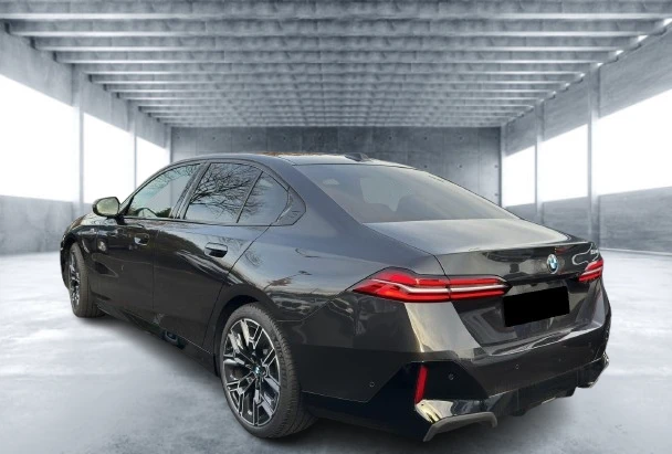 BMW 520 d = M-Sport = Shadow Line Гаранция - изображение 2