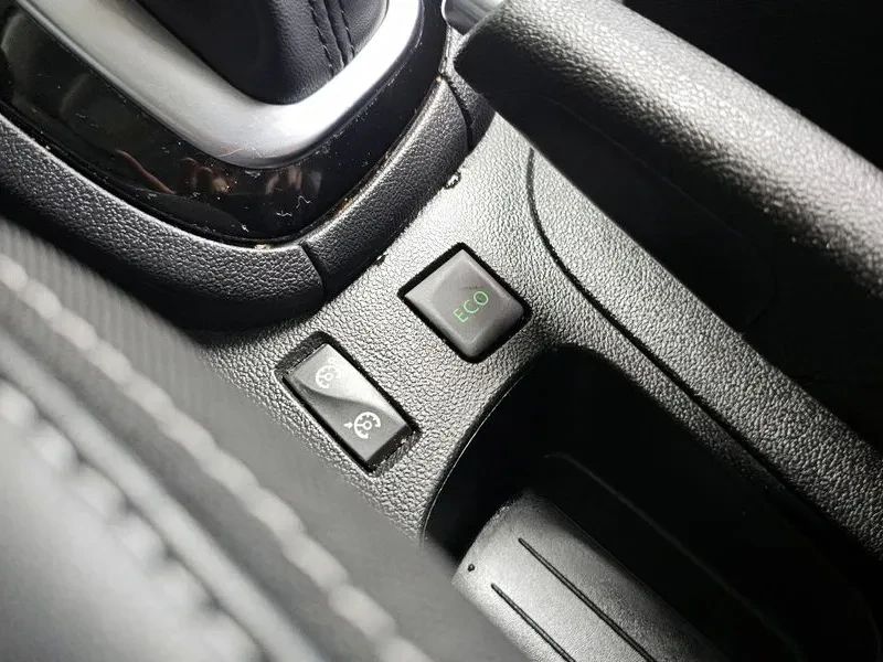 Renault Clio Zen, снимка 12 - Автомобили и джипове - 54765673